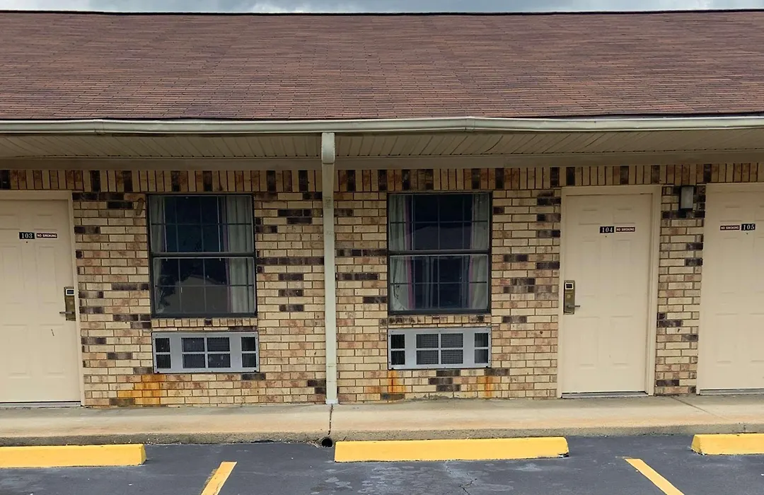 Luxury Inn Forrest City-1