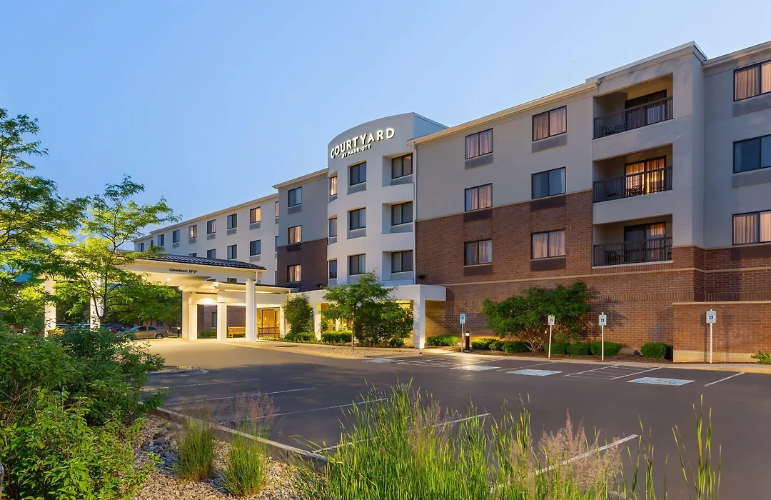 Courtyard By Marriott Madison West / Middleton-1