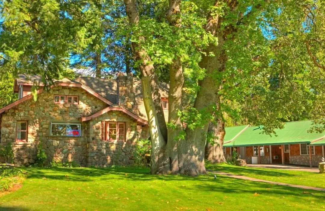 Strawberry Valley Inn-1