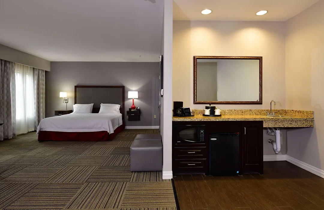 Hampton Inn & Suites Fredericksburg-1