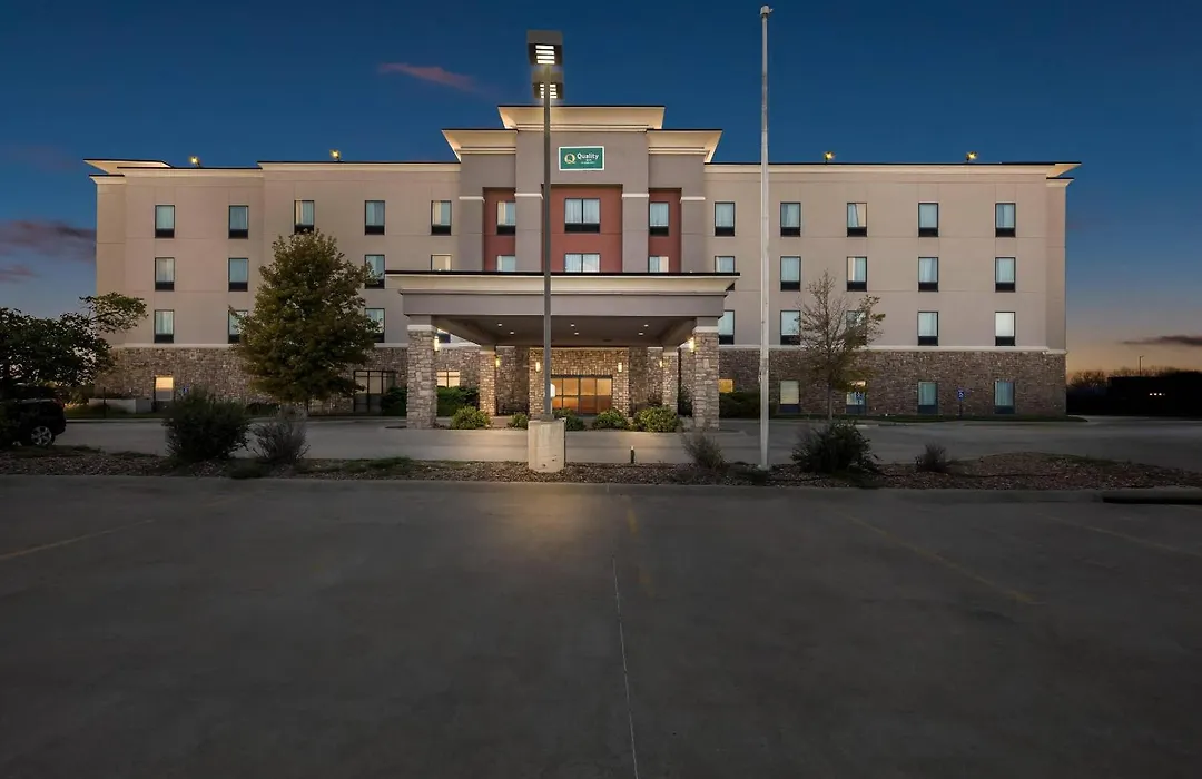 Quality Inn - Pratt-1