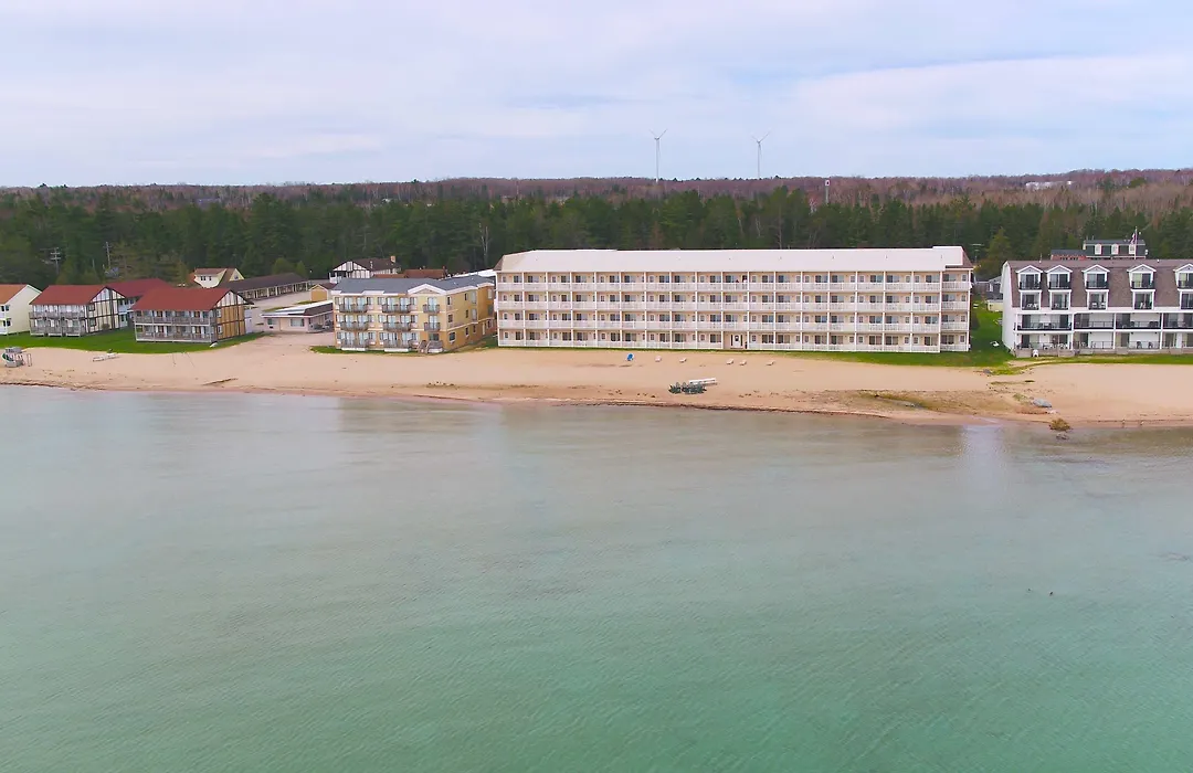 Mackinaw Beach And Bay Inn & Suites-1
