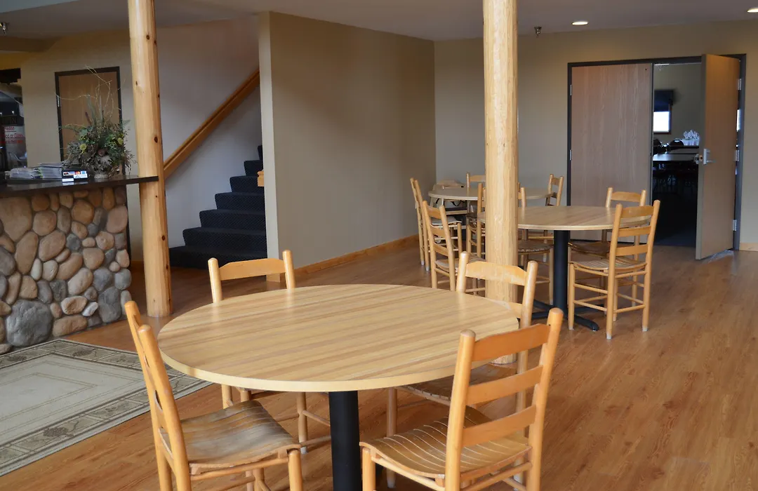 Econo Lodge Rice Lake-1