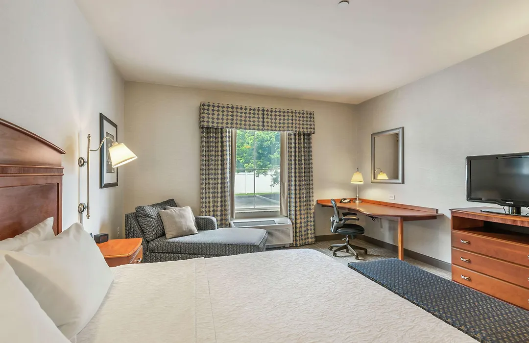 Hampton Inn & Suites Mystic-1