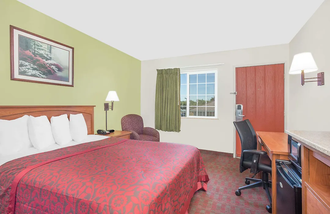 Days Inn By Wyndham Turlock-1