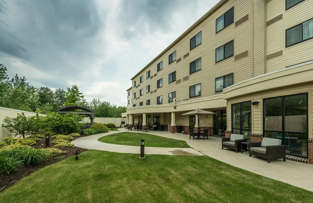 Courtyard Bangor-1