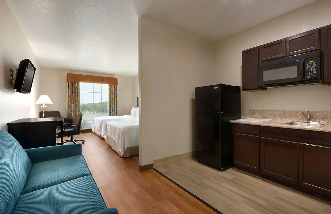 Days Inn & Suites By Wyndham San Antonio Near Frost Bank Center-1