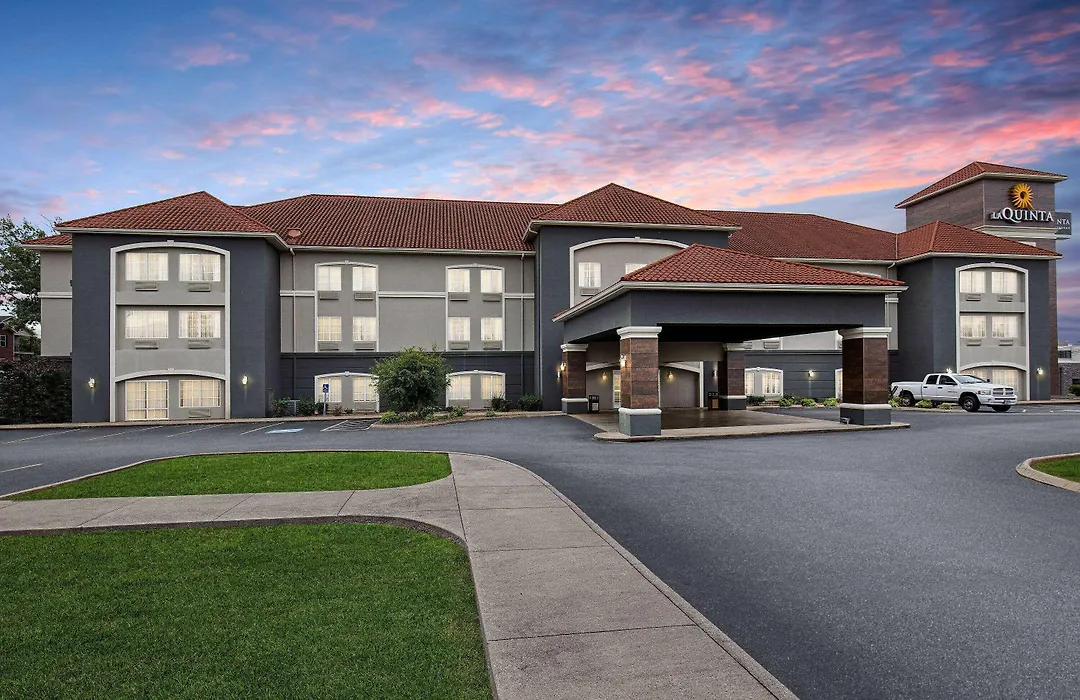 La Quinta By Wyndham Bowling Green-1