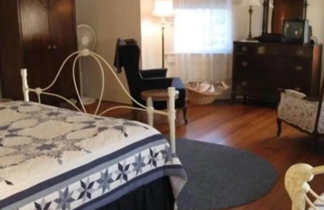 Pensacola Victorian Bed & Breakfast-1