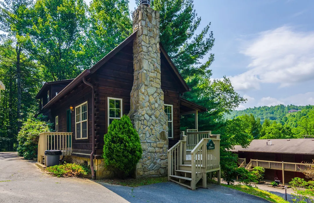 Highland Hills Motel & Cabins-1