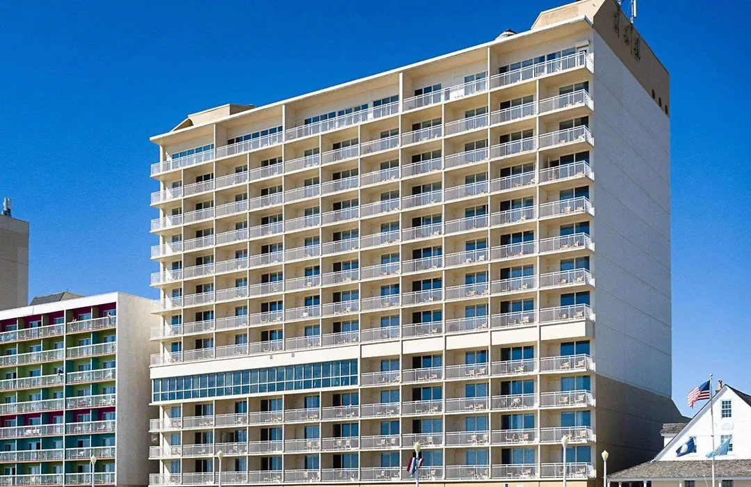 Comfort Suites Beachfront-1