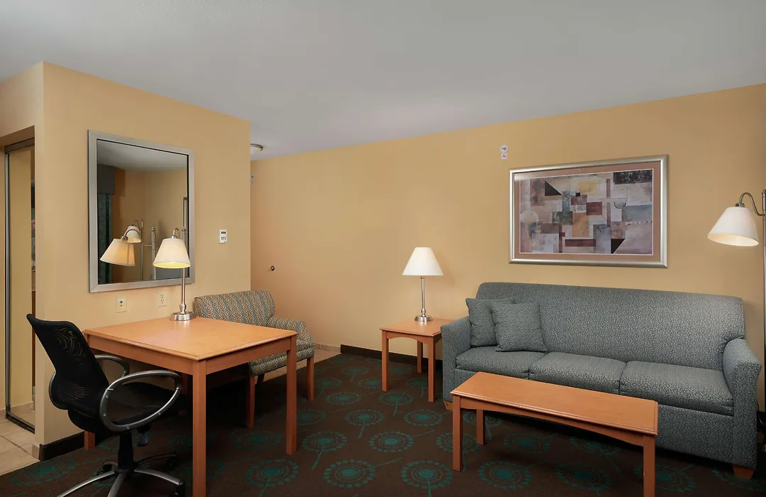 Hampton Inn & Suites Canton-1