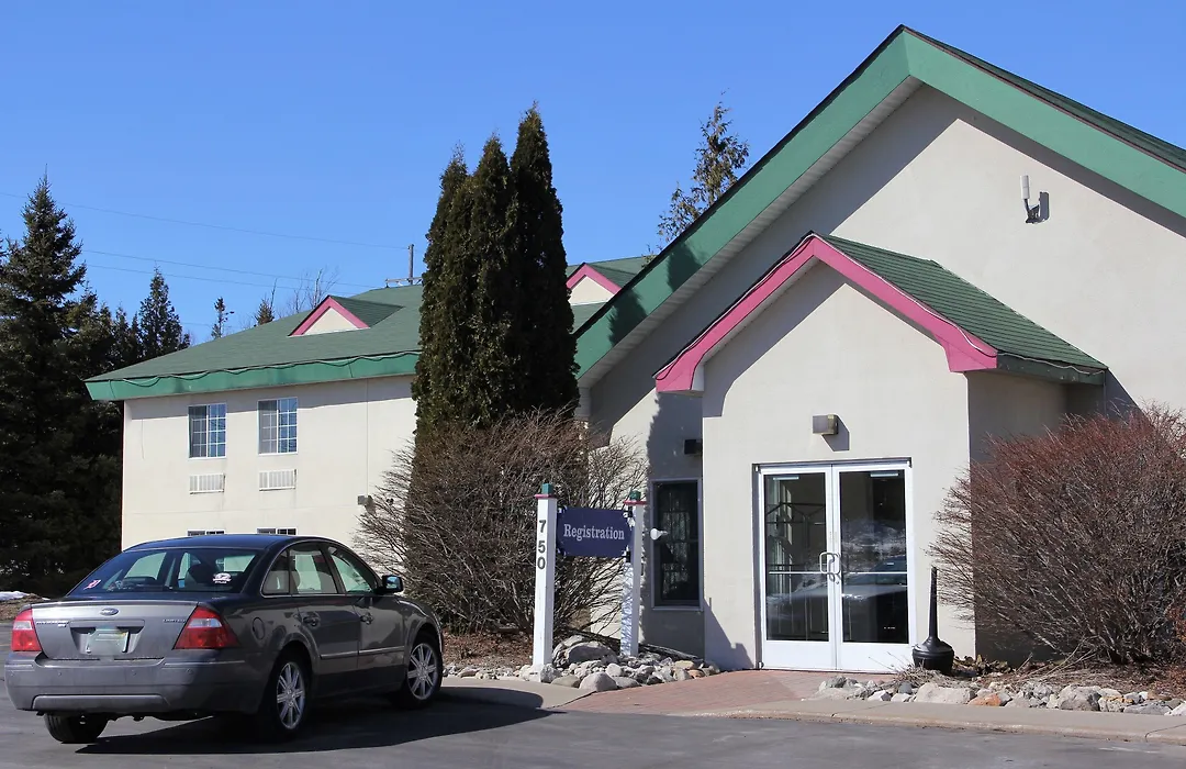 Up North Hotel Formerly Voyager Inn-1