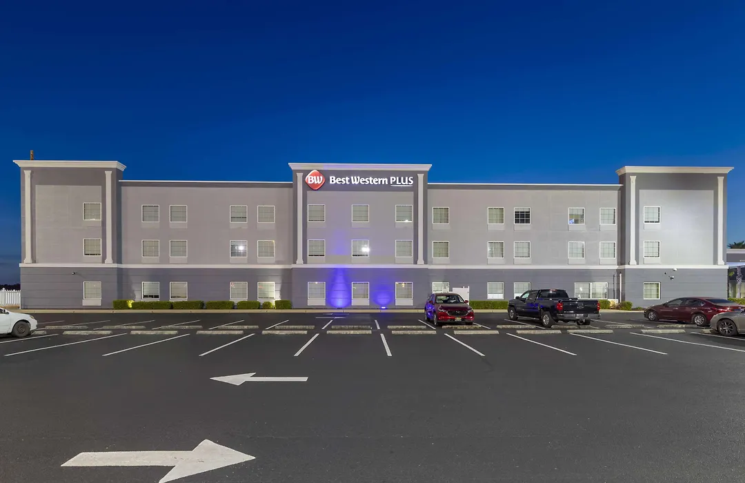 Best Western Plus Brunswick Inn & Suites-1