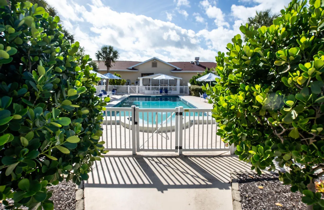 Island Sun Inn & Suites - Historic Venice & Beach Getaway-1