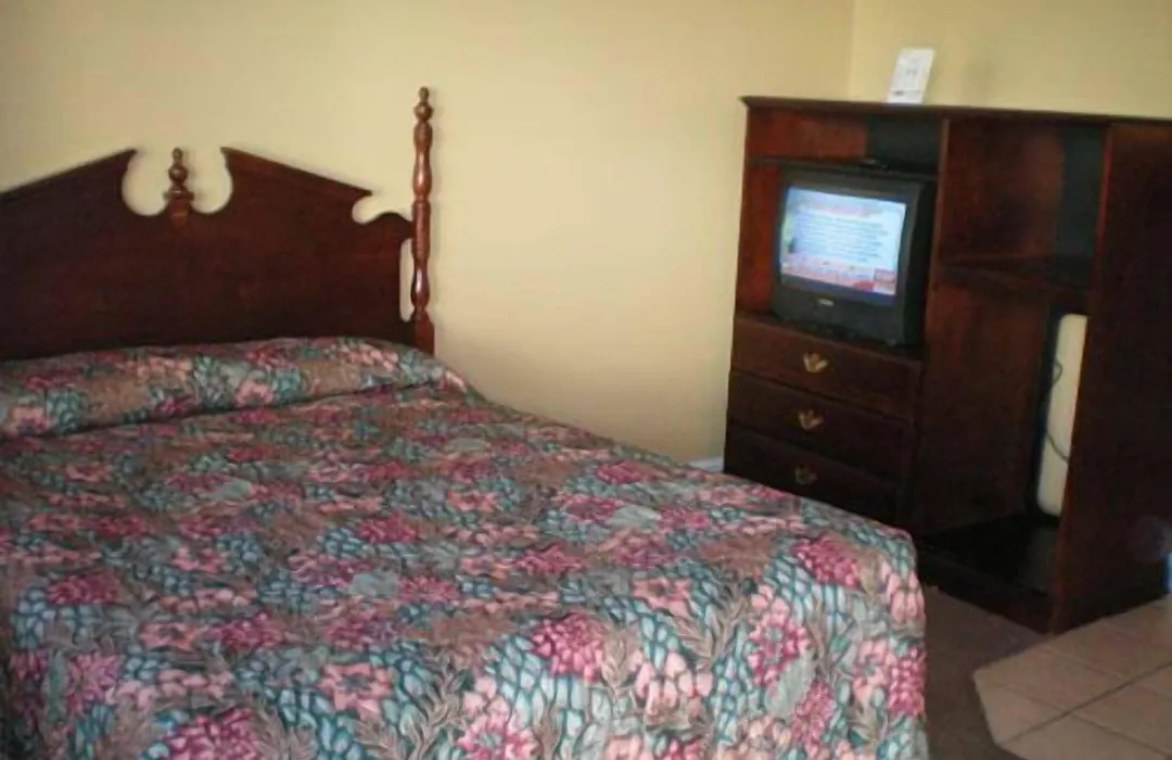 Economy Inn & Suites-1