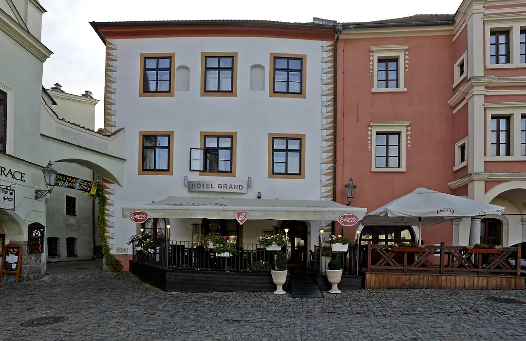 Hotel Grand-1
