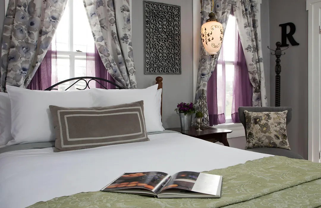 1825 Inn Bed And Breakfast-1