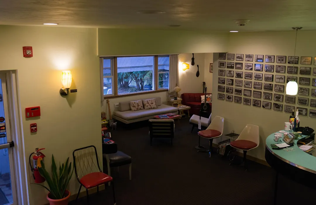 Holiday Music Motel-1