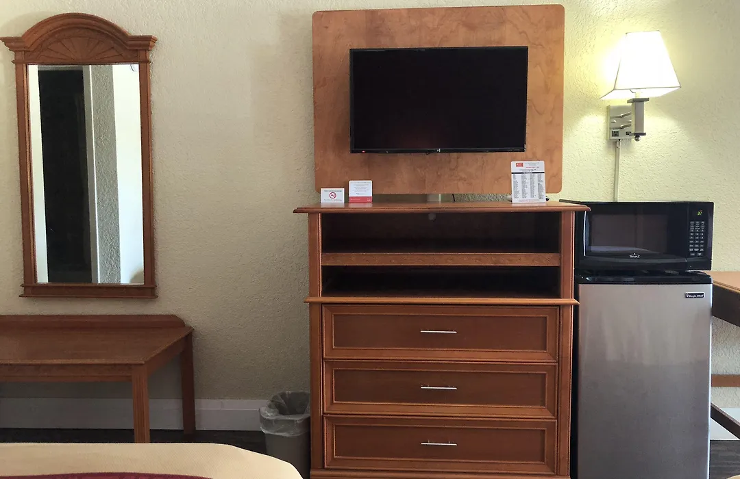 Econo Lodge Pine Bluff-1