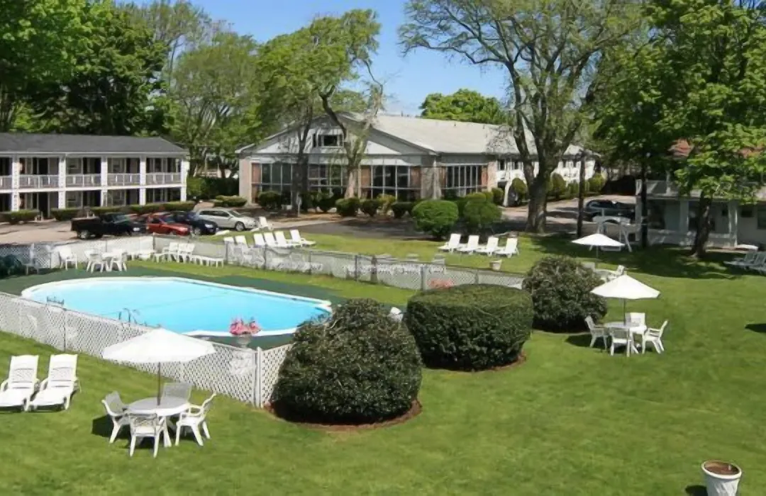 Shoreway Acres Inn & Cape Cod Lodging-1