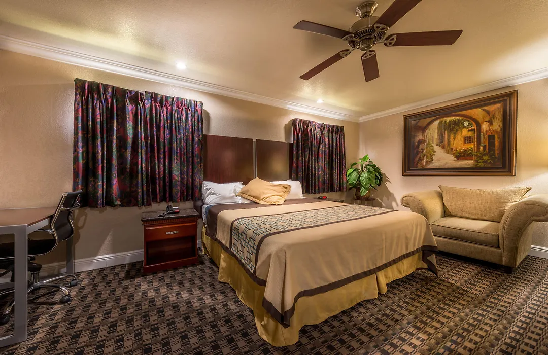 Edge Water Inn-1