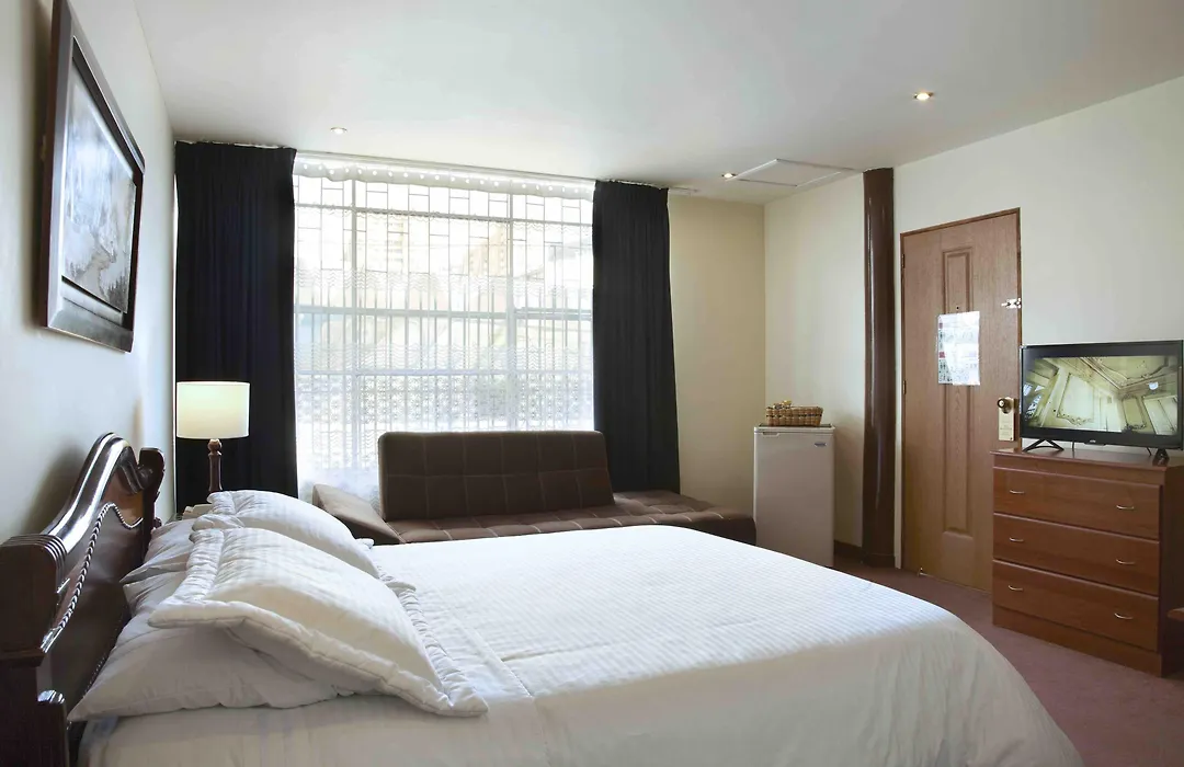 Hotel Charlies Place-1