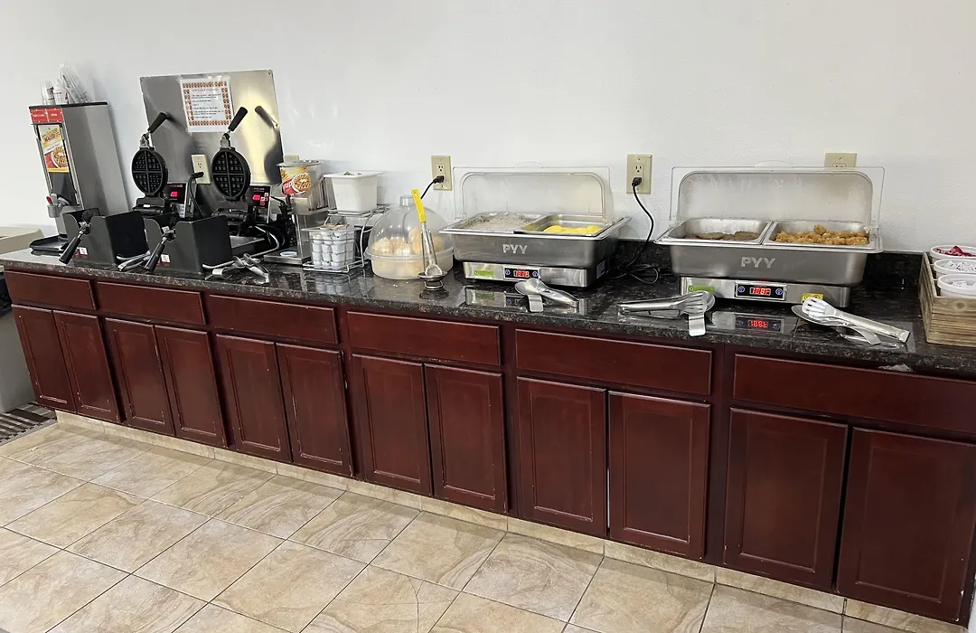 Super 8 By Wyndham Cedar Falls-1