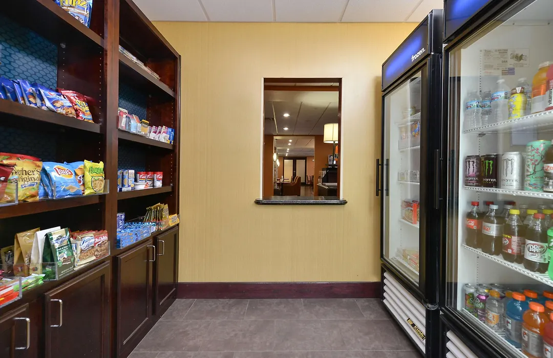 Hampton Inn Muscatine-1