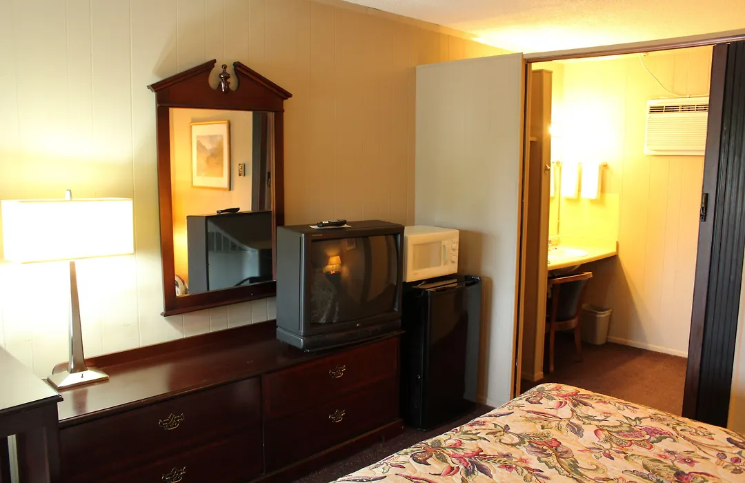 Colonial Inn Franklin-1