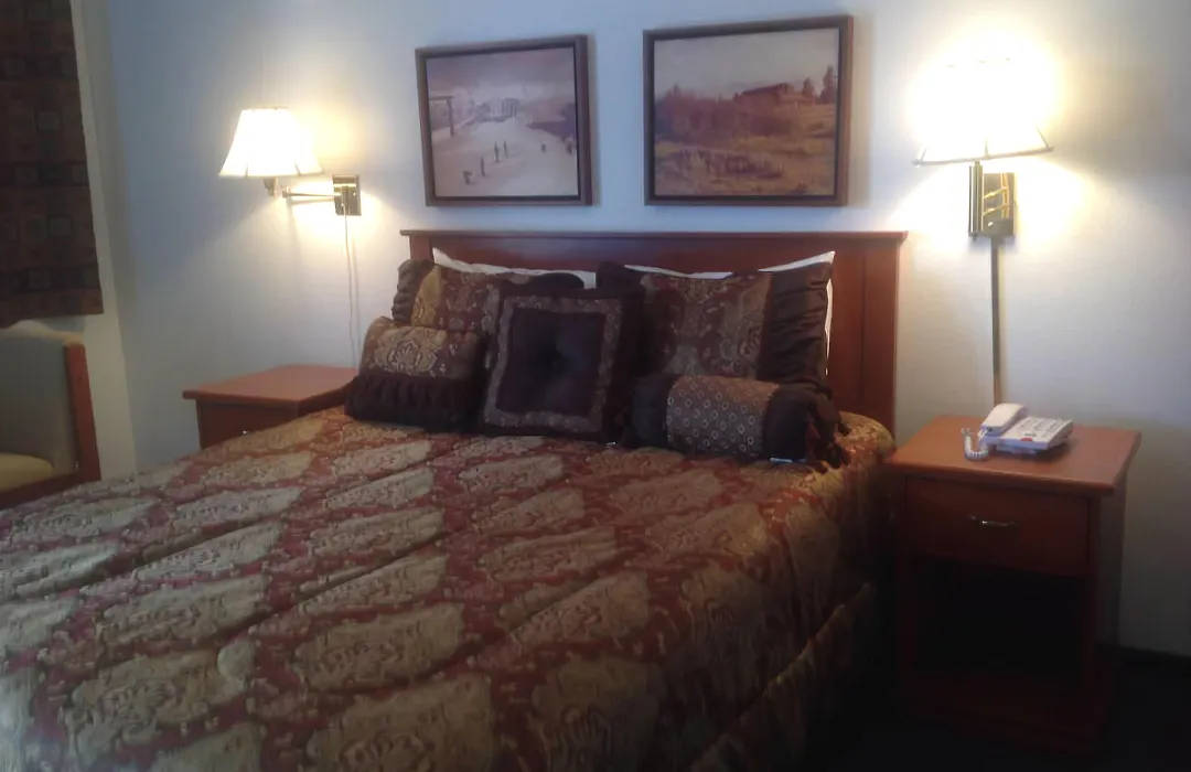 Motel West-1