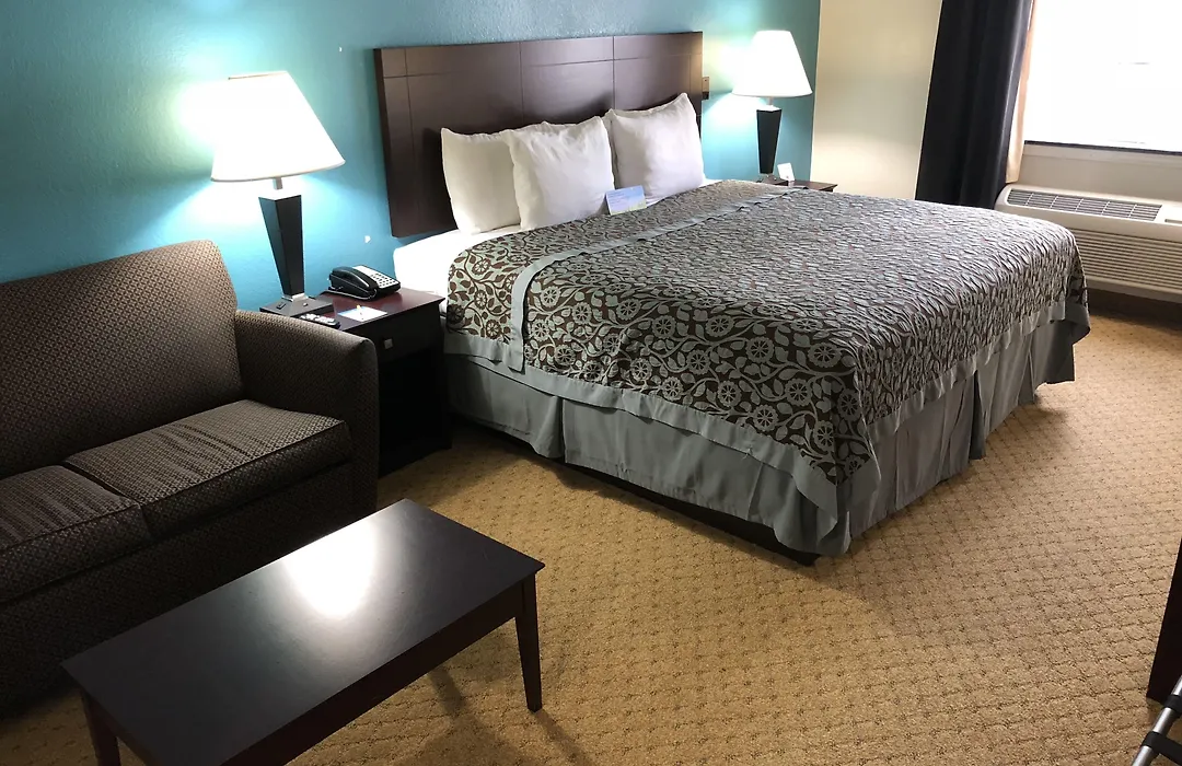 Days Inn & Suites By Wyndham Conroe North-1