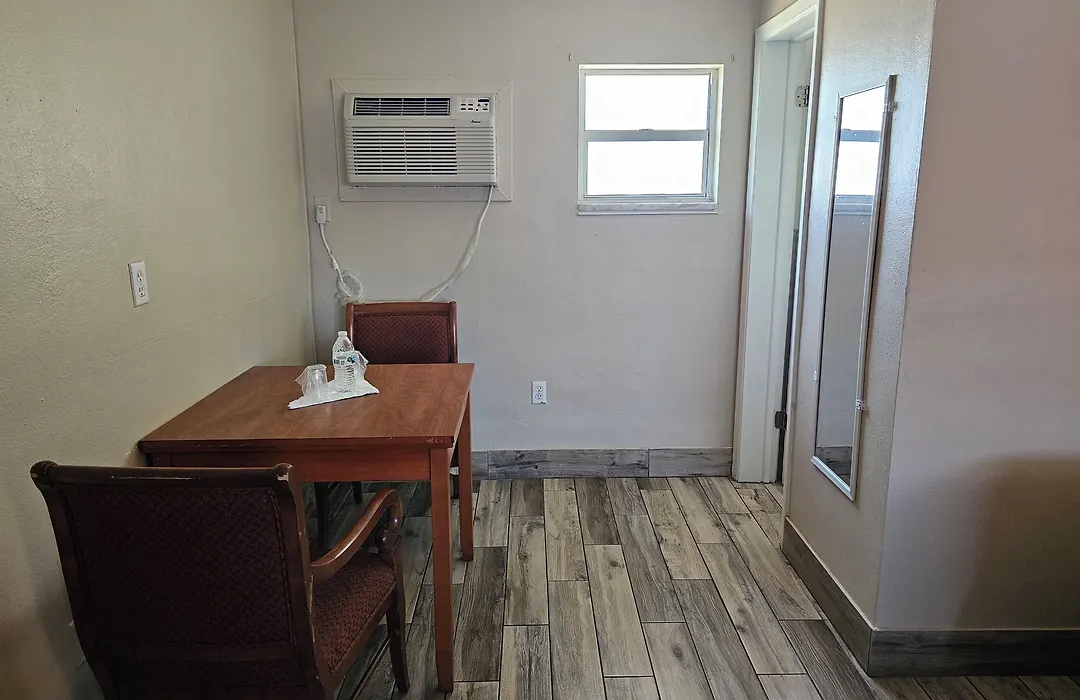Three Oaks Motel - Titusville-1