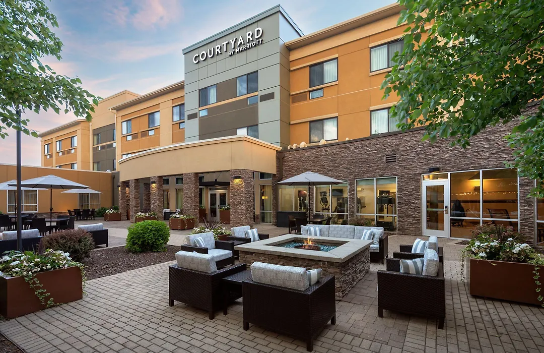 Courtyard Mankato Hotel & Event Center-1