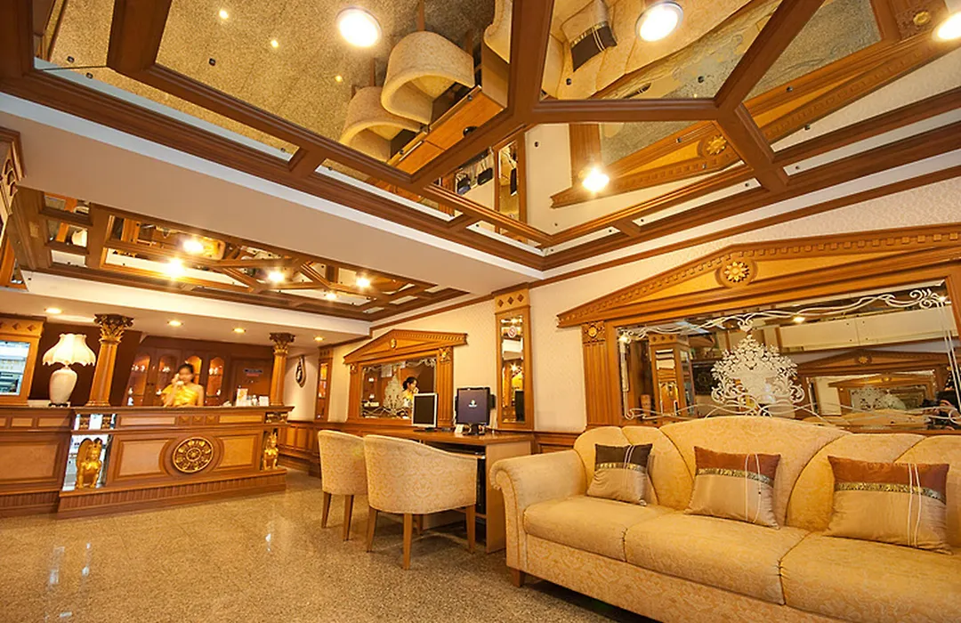 Golden House Bts Chidlom Bangkok-1