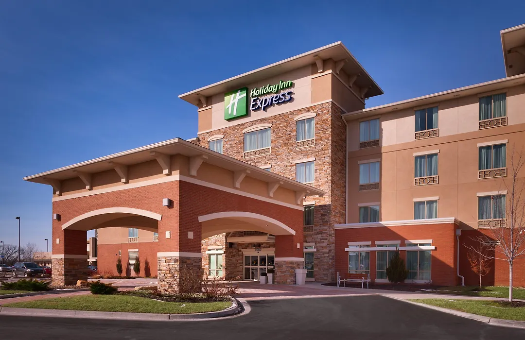 Holiday Inn Express & Suites Overland Park By Ihg-1