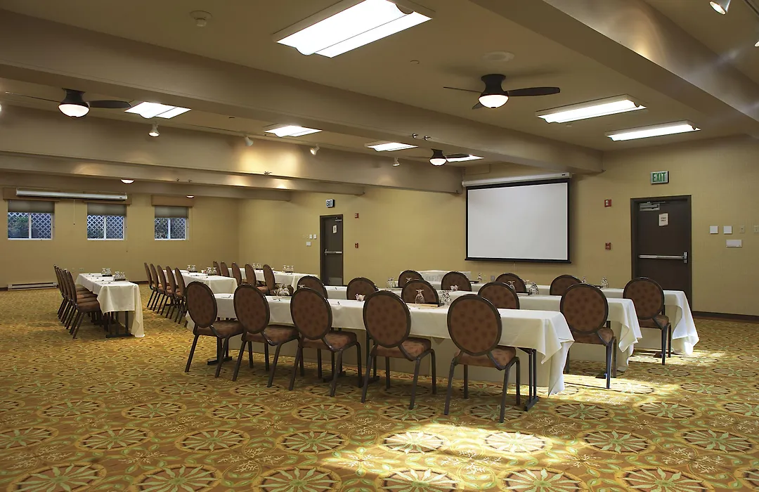 Hallmark Resort - Newport-1