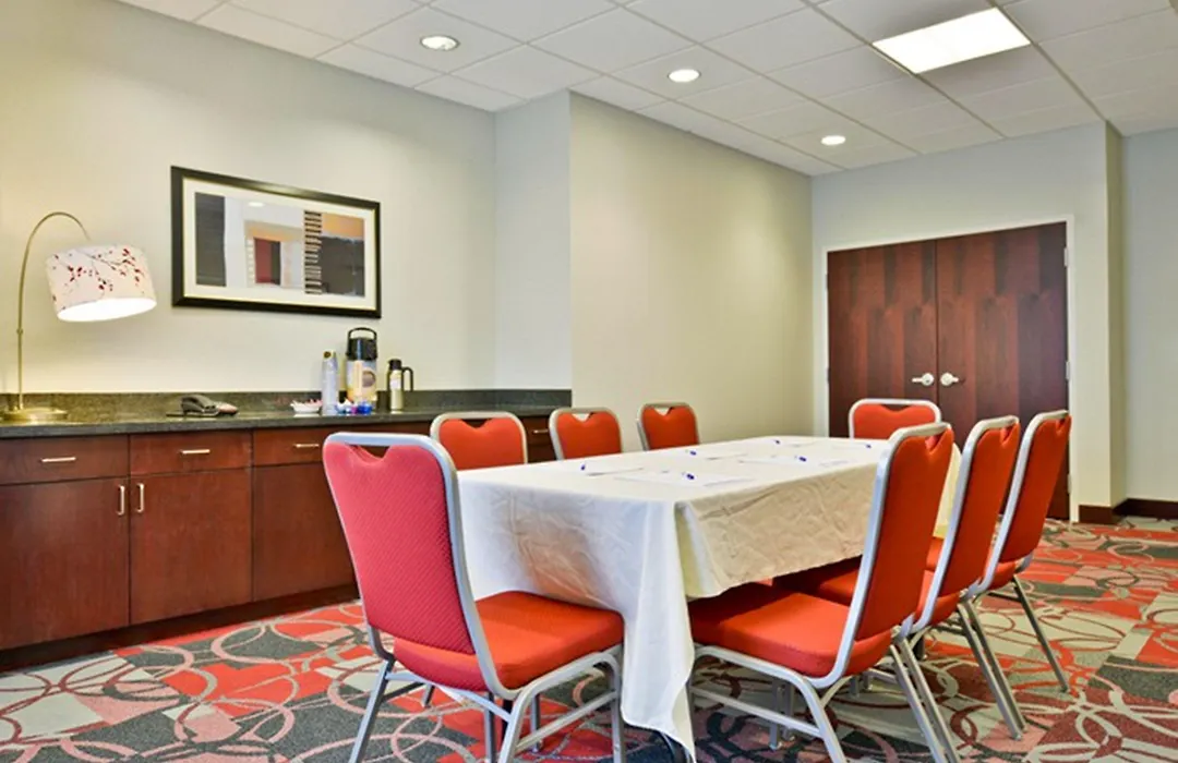 Holiday Inn Express & Suites Utica By Ihg-1