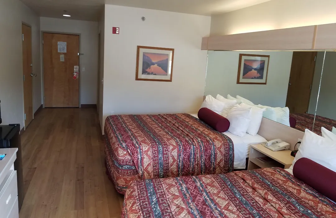 River Canyon Lodge-1