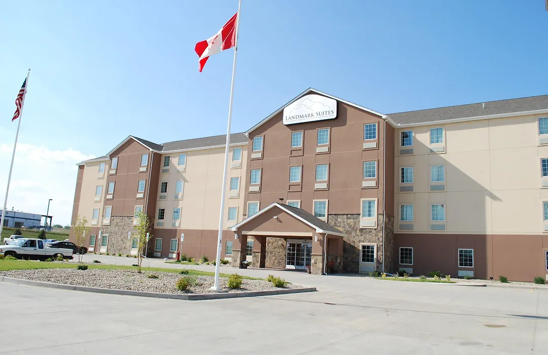 Landmark Suites - Williston-1