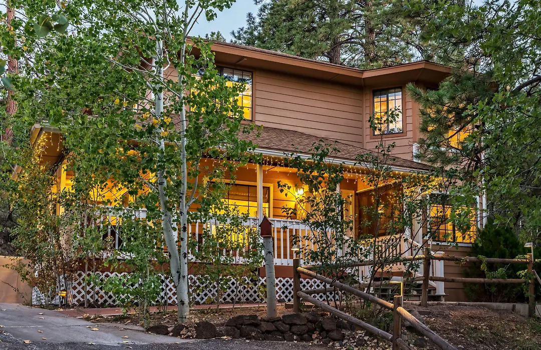 Sheridan House Inn- Adult Only Accommodation-1