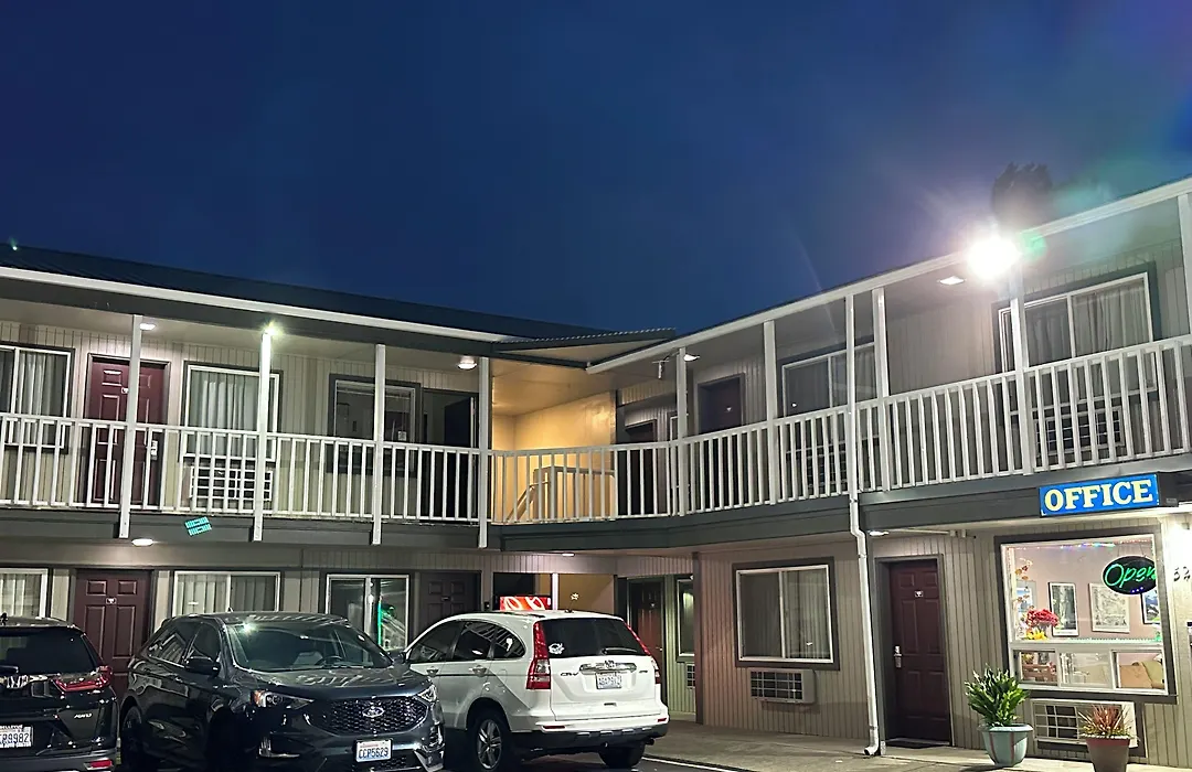 The Royal Victorian Motel-1