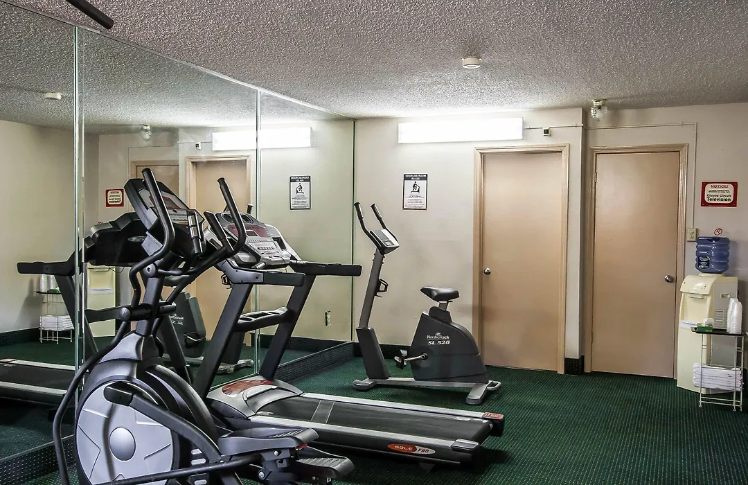 Econo Lodge Inn & Suites Memphis East-1