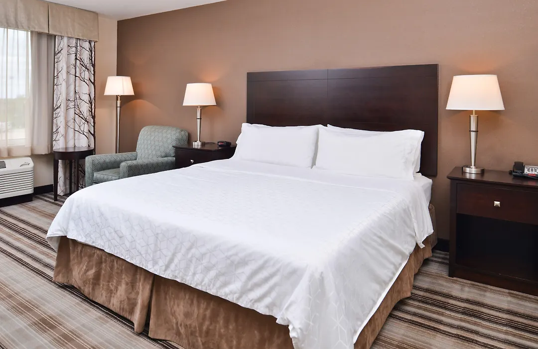 Holiday Inn Express & Suites Emporia Northwest By Ihg-1
