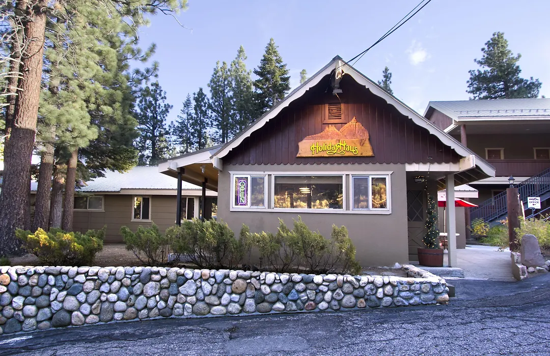 Holiday Haus-1