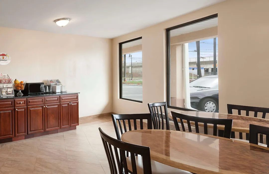 Super 8 By Wyndham Rahway/Newark-1