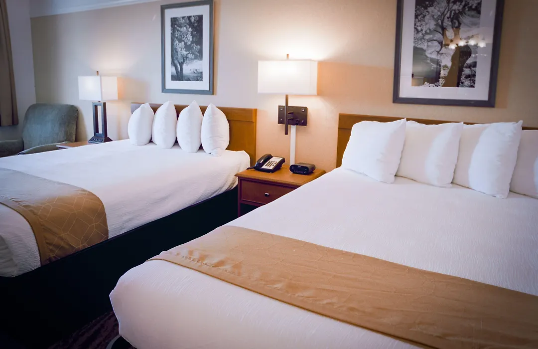 Pines Inn & Suites-1