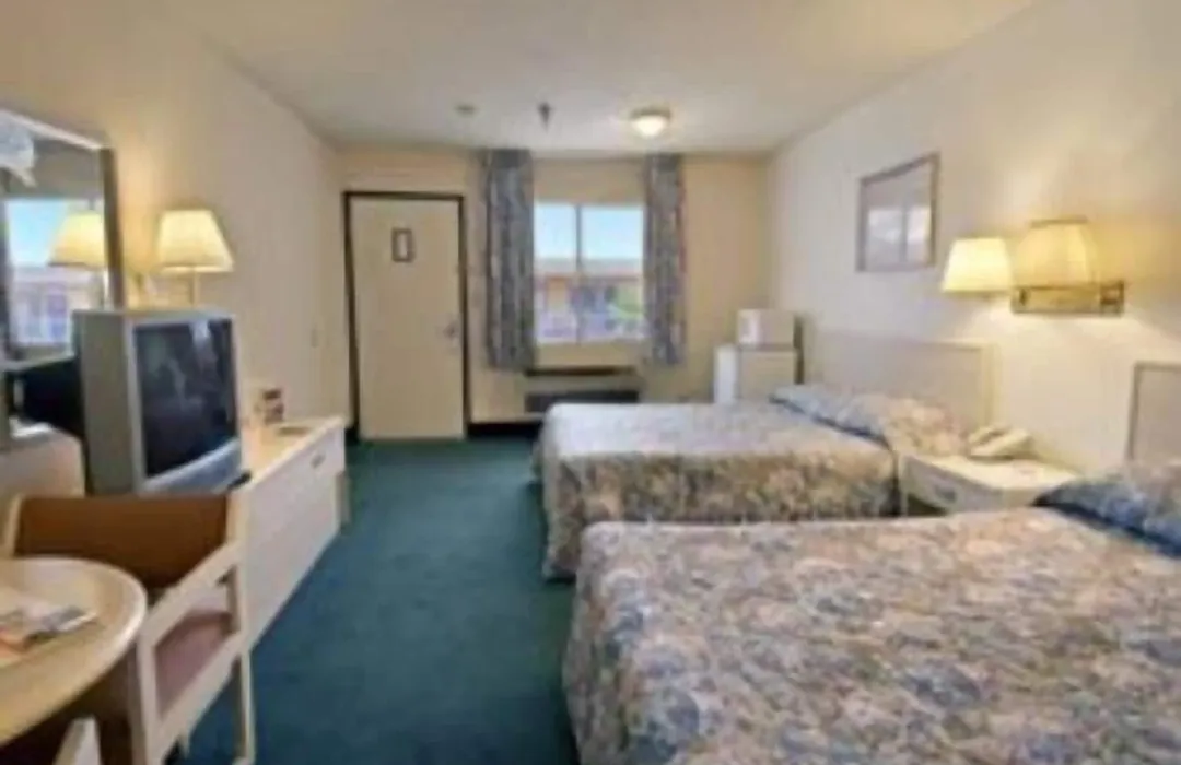 Hilltop Inn & Suites-1