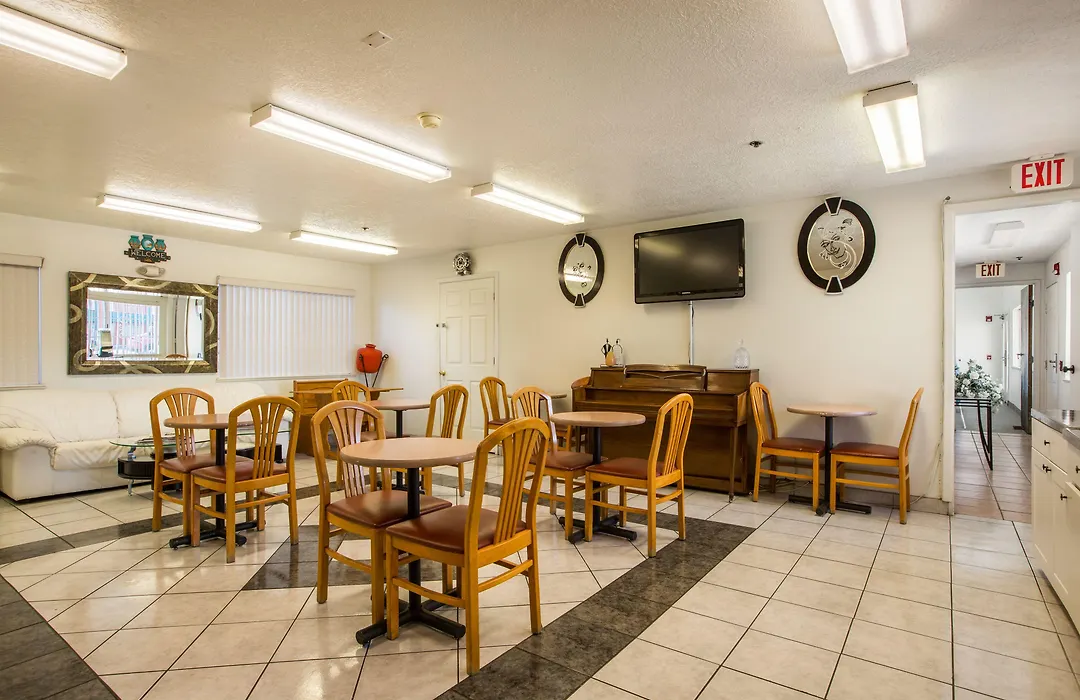 Sandia Peak Inn Old Town Abq, A Howard Johnson By Wyndham-1
