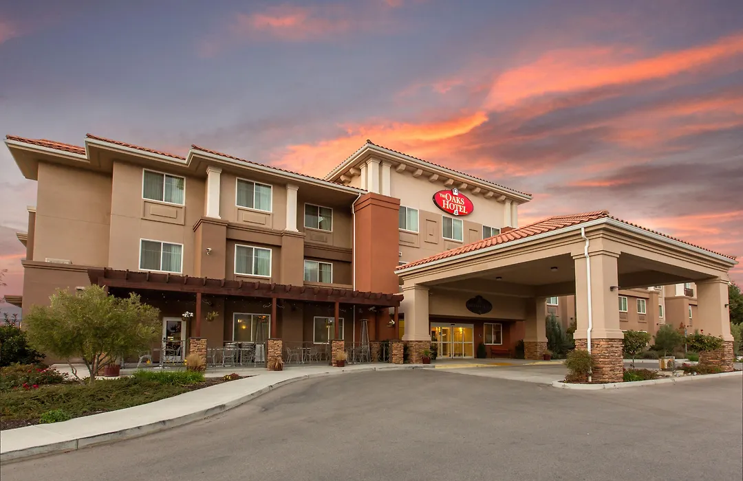 The Oaks Hotel & Suites-1